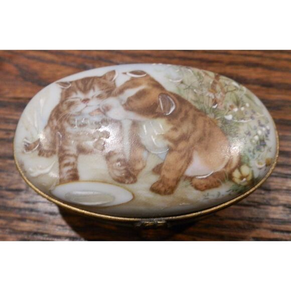 Limoges France Rehausse Main Cat & Dog Flowers Trinket - Picture 3 of 4